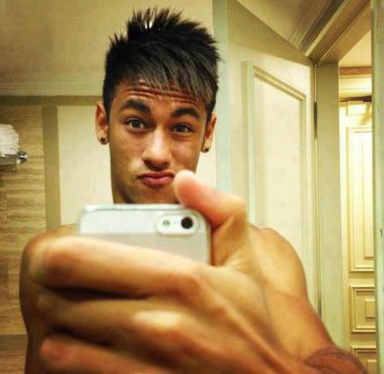 ɳҽყɱαɾ | ultimul selfie in oglinda ... *isi face poza* =))