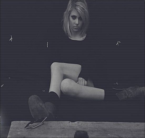 ♡❧`⇒.; -se pune pe jelit- telefonul meu e mort...e bine și așa :)) #Ely.