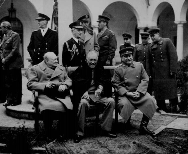 Churchill, Roosevelt si Stalin - Yalta 1945; dupa placul lui Stalin,prin petecul de hirtie scris de Churchill,(descoperit in 1990 intr-o biblioteca din Germania),s-au redefinit granitele tarilor din est,multe existente si azi
