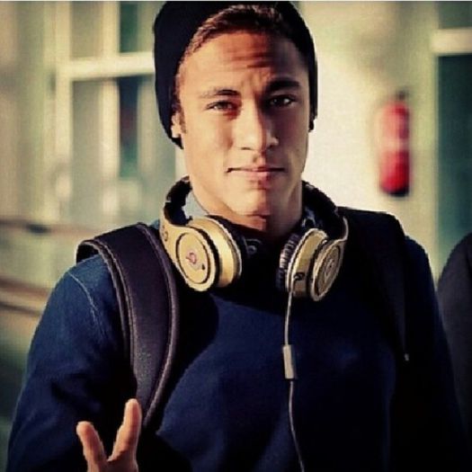 ɳҽყɱαɾ | buna :-? #deiuu#tyler ;; *se joaca fotbal cu nuca de cocos*
