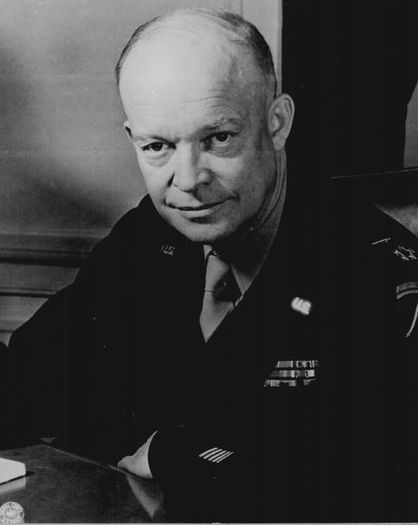 Gen.Dwight D. Eisenhower-1945; a fost comandamentulsuprem al Aliatilor
