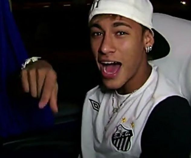 ɳҽყɱαɾ | stiu ca amandoua vreti sa-mi vedeti cuculetu dar nu se poate . :( *click*; nu asa direct mai fetelor . *sta si se uita la adidasi*
