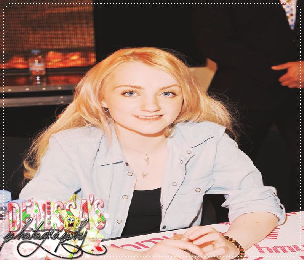 ┊deɴιι┊e un idi;oooot.  -_- noi stăm singure aici şi el se îneacă cu alcoolu lui cu tot.