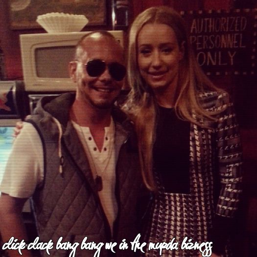 ♡ cσνєη ♡ *se pune pe o stâncă*