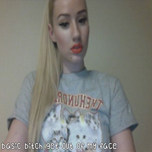 ♡ cσνєη ♡ parcă îți era frică de orice din apă :))) #adda ; ți se rup dinții de la ea :)) #foxx cl; *ia meduza și o aruncă pe adda din greșeală*
