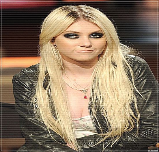 ♡❧`⇒.; *click*ba nu, că am sparto cu un bolovan și beau ce e înăuntru =))) #Katic.; BĂĂĂĂĂĂĂĂĂĂĂ, AIA E A MEA ;w =))))))) TE DAU LA ȘERPI #Adda.
