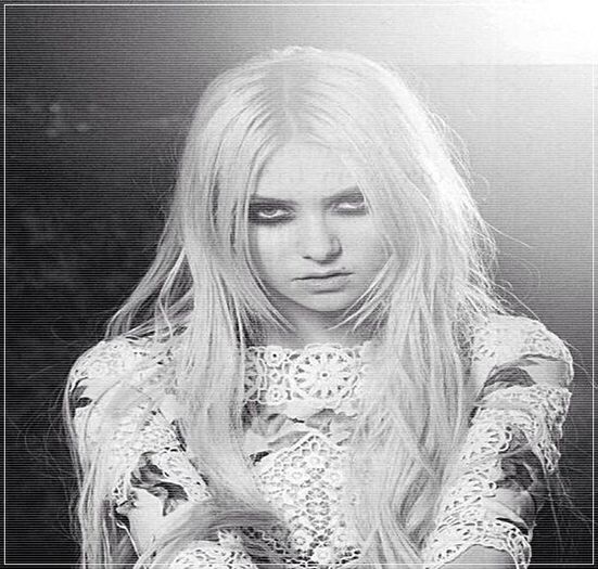 ♡❧`⇒.; yo tot nu înțeleg...ce făcea cu borcanele =))))))))?