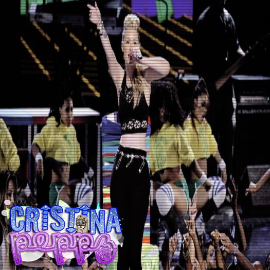 ♡ cσνєη ♡ *ia borcanul și bea* okay, ciudat :))) + hai să mergem după fructe ;x