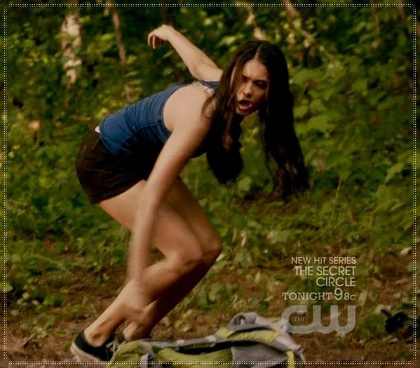 ᵃʷᵃʸ ᶤᶰ ᵗʰᵉ ʷᵒᵒᵈᶳ | *se sperie de urangutan, se apleaca si ia geanta, click; o ia si pe #Katic de mana* Hai sa plecam de aici pana nu ne ia pe sus cum i-a facut o urangutanca lui Neymar *fuge cu ea* =))))))))
