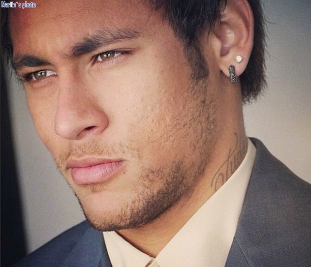 ɳҽყɱαɾ | cu bijuteriile astea as putea sa-mi cumpar o casa.oh stai *CL; nu am unde..suntem blocati pe insula asta idi;oata. si oricum am bani fara nr, nu am nevoie de astea :)) *ajunge si intra in casa*
