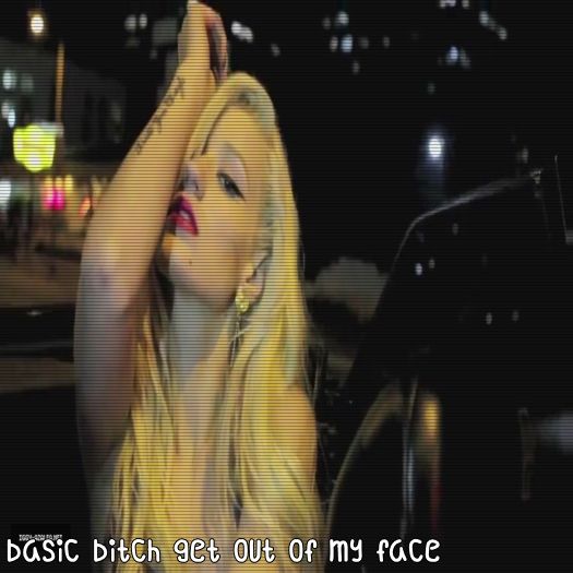 ♡ cσνєη ♡ *iese din casă și se urcă în copaci*