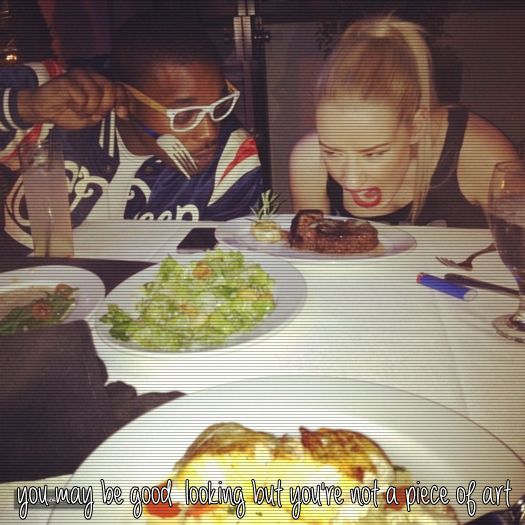 ♡ cσνєη ♡ *iese din casă și fuge la el* ai mâncare ? ;(