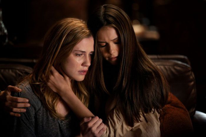 nina-dobrev-the-vampire-diaries-2 - The vampires diaries