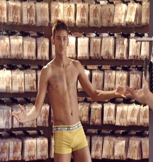 ɳҽყɱαɾ | *se trezeste si isi da jos pantalonii,iese la inotat*