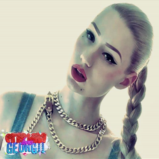 ♡ cσνєη ♡ *își ia sulița și sare în apă*