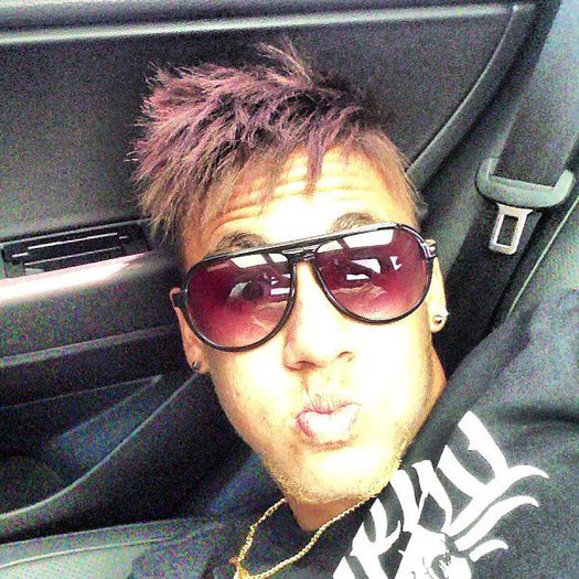 ɳҽყɱαɾ | daa, si sa fug cu cufarul ;;) =)))) dar oricum n-am nevoie la salariul meu .. *CL*; doar glumeam sa te tachinez #ely
