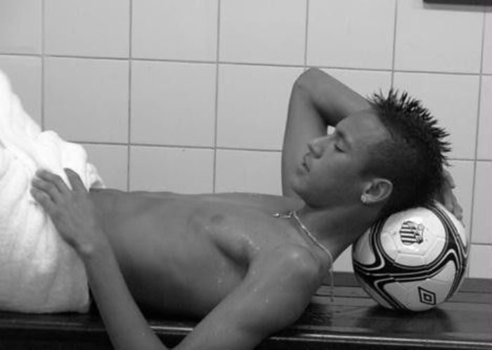 ɳҽყɱαɾ | nb #amandoua *se intinde pe jos si se culca* ;3