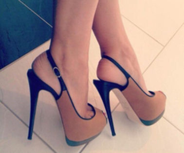 ln cele din urma au ajuns acasa. - Z_Pe tocuri de diva