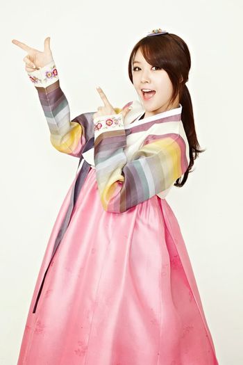 Minah Girl's Day Hanbok (2)