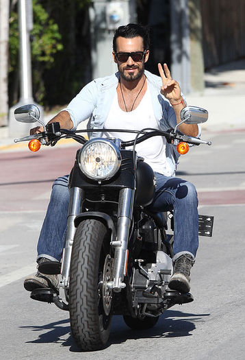  - Aaron Diaz