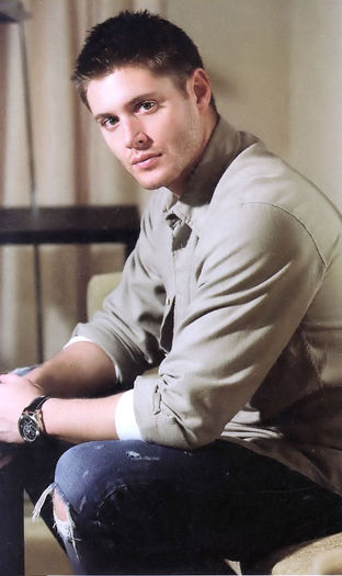 Jensen-s-photoshoot-jensen-ackles-3039065-511-859 - x-The charismatic Jensen Ackles