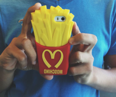 Alex fuge grabit catre casa Emmei..,