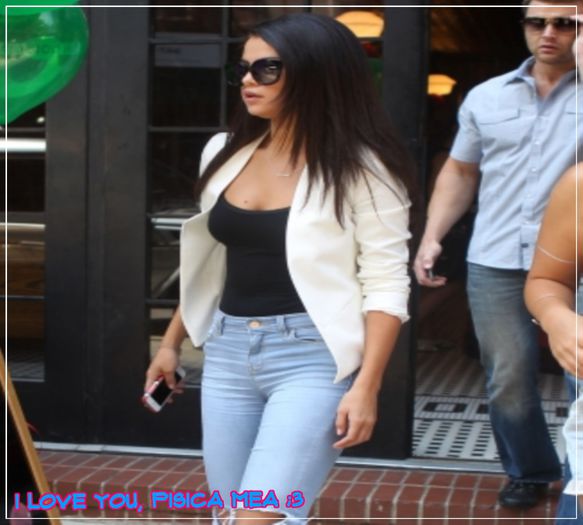  - x - SG - 09-07-2014 - Passeando pelo Brooklyn apos visitar o bar Allswell - Selena Marie Gomez