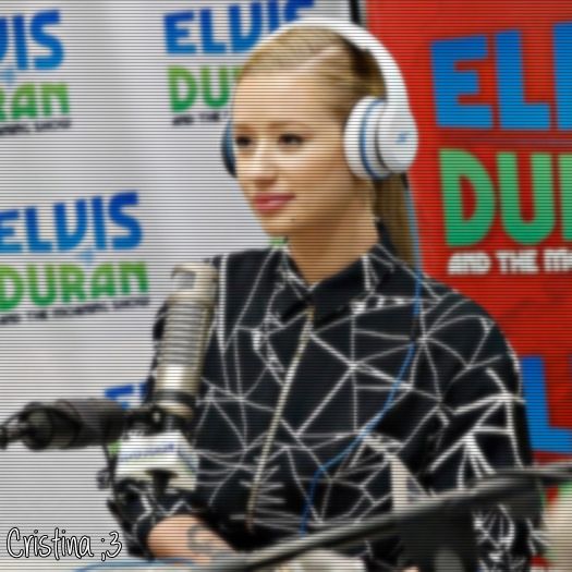 ♡ cσνєη ♡ *îl prinde de braț* nu, nu sunt sigură că pot merge singură :)))