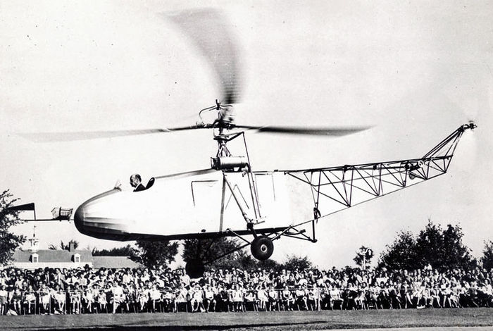 1943 oct.  VS-300; 7oct.1943 afost ultimul zbor ,dupa care VS-300 a ajuns in Edison Museum din Dearborn Michigan.Total timp de zbor:102 ore,34 minute si 51 seconds.
