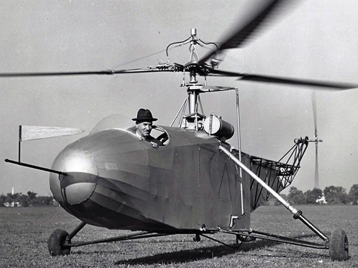 1943 Igor Sikorskyla ultimul zbor VS-300; toate probele de zbor cu VS-300,le-a facut Sikorsky,cel care l-a si creat
