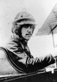 Igor Sikorsky-vrajitorul aeronauticii; (1889-1972)la12ani,inspirat de o schita a lui Leonardo da Vinci a construit un elicopter de jucarie FUNCTIONAL.in poza este in 1909,in primul sau Aeroplan construit de el.
