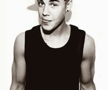 Tata, cum sa nu-I spun mamei? Asta e dama de companie , iti vrea doar banii!