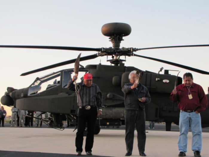 3 apasi si 1 Apache AH-64D longbow; Apache AH-64D longbow-block-III

