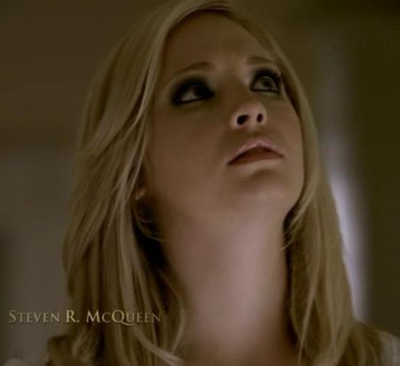 ᵔᴥᵔ -- *Se aruncă pe canapea* Hey. - here - episode 22 - done