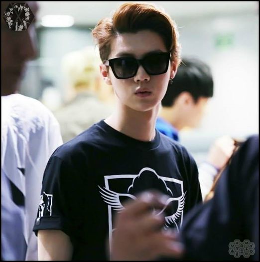 140510exoluhanbeijingairport2524 - exo - 140510 Luhan - Beijing Airport