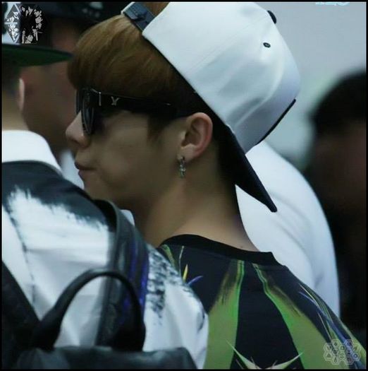 140531 LUHAN @ Incheon to Hong Kong Airport.12