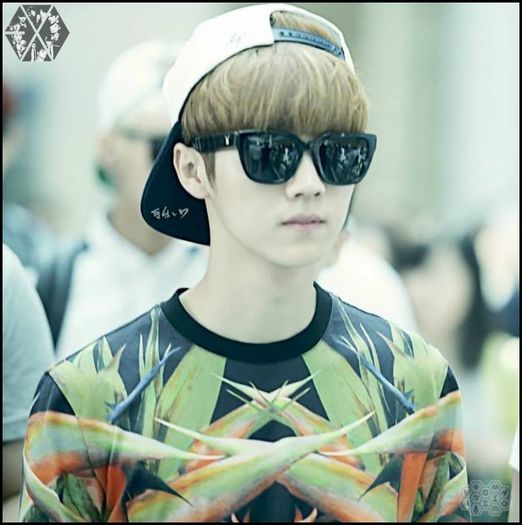 140531 LUHAN @ Incheon to Hong Kong Airport.17