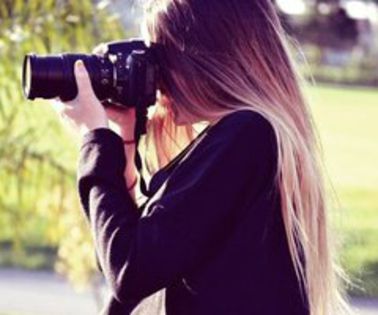 Dupa ce pleaca , Elena se duce in fosta camera a Alexandrei.