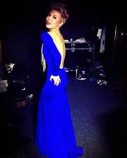 De revelion Max si Lucas aruncau cu petarde in ea.