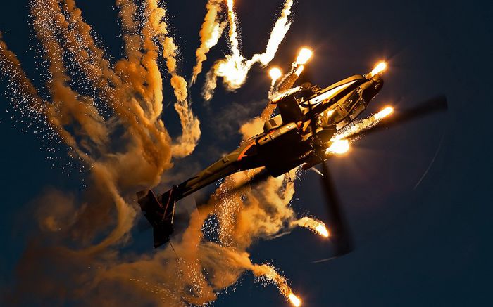 AH-64 Apache(show nocturn) - Elicoptere civile