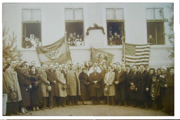 Momentul dezveliri placii comemorative in prezenta prof.Horia Teculescu 25 martie 1935.
