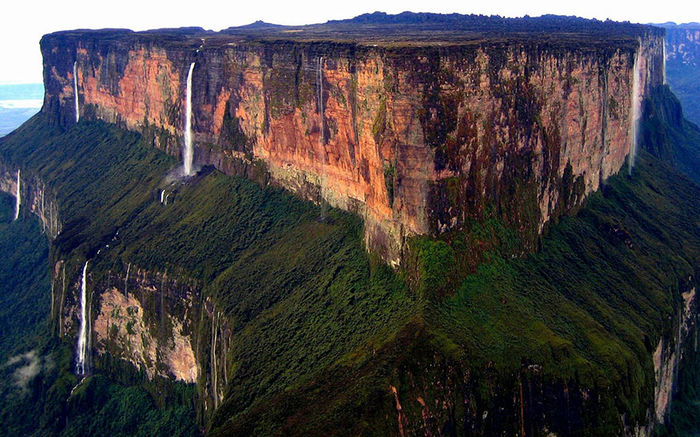 33. Muntele Roraima, Venezuela-Brazilia-Guyana