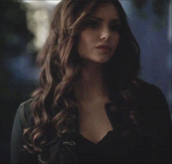 ♡❧`⇒.; lasă, n-au ei treabă =))) -își lasă capul pe spate și scoate frumul țigării- #Tyler *click*; de azi, cred ;-? :)) #Rebekah.
