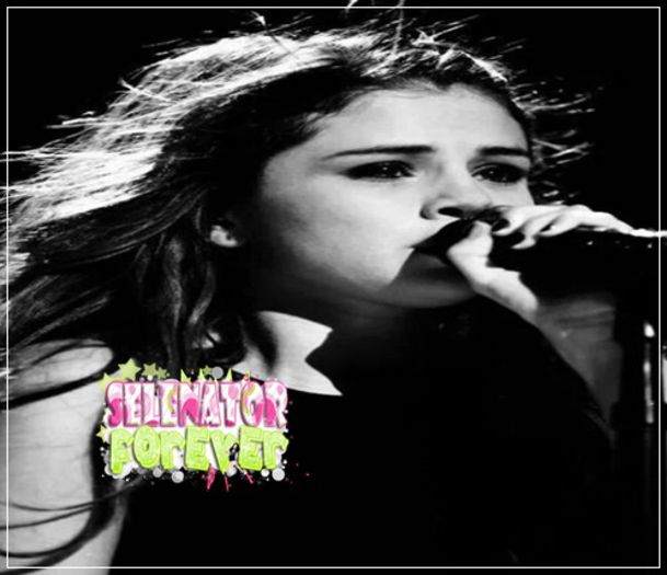 ┆❥. [tine pistolul indreptat spre capul lui; incearca sa traga] :ss