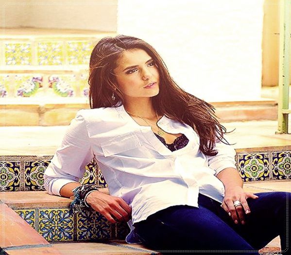 》*iese din cascada si se pune pe margine* Ok ;-? bufnita ta ce face?=))))