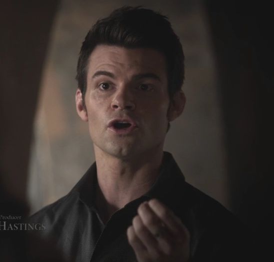 Ce faci aici?! Ai pe altu? *isi arunca borcanu si se sparge de un pom* =))))))))))) - come to - mystic forest