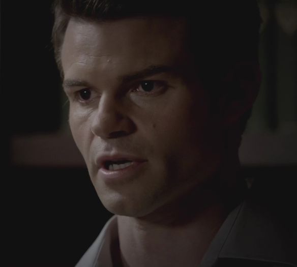 *continua apoi idem gif click*; http://offcolortv.com/offcolortv/wp-content/uploads/2012/06/saving-hope-gif.gif

