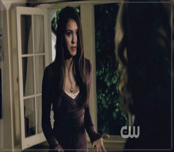 》Iar acum voi da un citat din Davina pentru tine Fane : Iar ai baut bere si click; te-ai uitat la filme indiene?=)))) #Fane . *se uita la tyler si fane cum isi vorbeau din priviri si gesturi*=))))))))))))))
