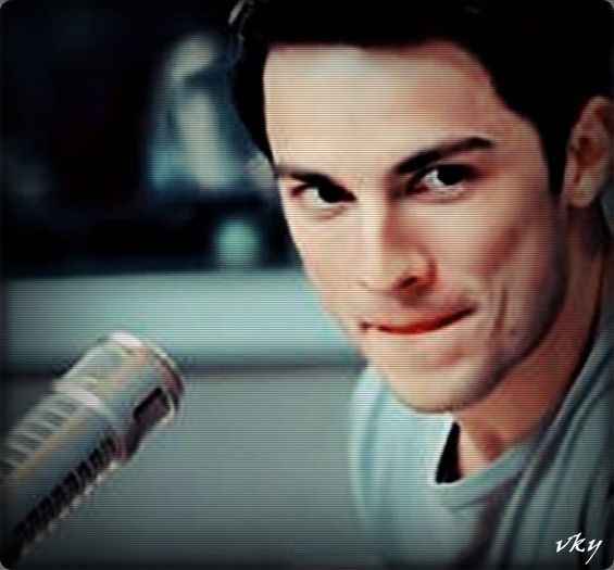 #► Uite #Elena iti face #Damon serenada prin astia=)))))))|rade|