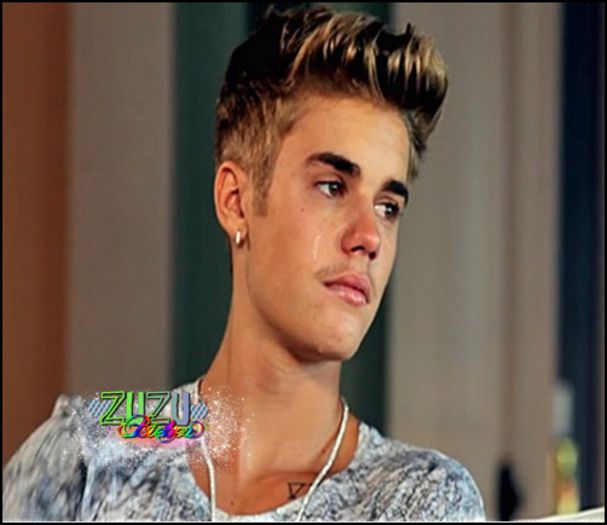 ┆❥. [ii dau lacrimile; lasa usor capul in jos ca sa nu se observe]